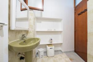 VILLA FRONTE MARE, a 5-minute walk from the sea
