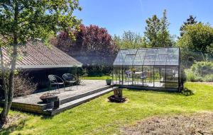 Beautiful Home In Humble With Wifi