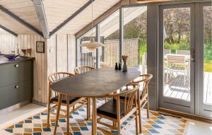 Beautiful Home In Humble With Wifi