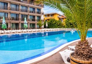 Sozopoly Studio with Pool and Fitness