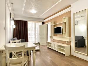 Golden Rainbow - Private apartment - BSR - 2