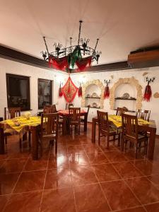 PENSIUNEA STEJARUL -Restaurant LA GITANA