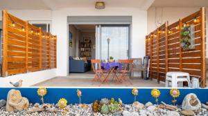 Stylish Haraki Beachfront Suite with Patio