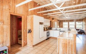 3 Bedroom Beautiful Home In Løgstør