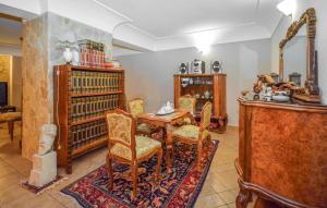 Beautiful Home In Vittoria With Private Swimming Pool, Can Be Inside Or Outside