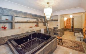 Beautiful Home In Vittoria With Private Swimming Pool, Can Be Inside Or Outside