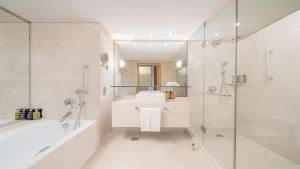 Holiday Inn Bangkok Silom by IHG