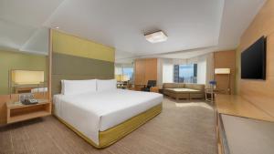 Holiday Inn Bangkok Silom by IHG
