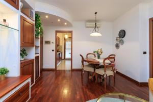 Xenia - 3 room apt in Via Ippodromo 14