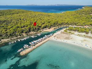 VILLA FRONTE MARE, a 5-minute walk from the sea