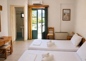 Hotel Elena - Cozy Seaside Suites in Skyros