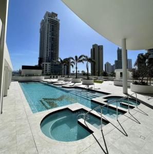Level 61 Massive 4BDR Stunning Ocean Views
