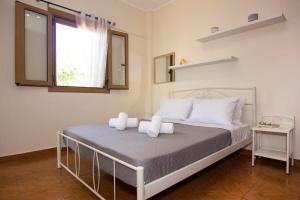 Emilias Guest House with Sea View Balcony, Stoupa