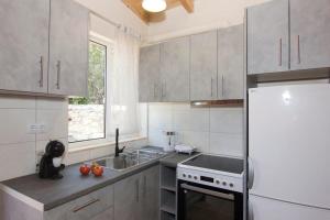 Emilias Guest House with Sea View Balcony, Stoupa
