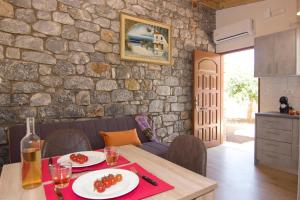 Emilias Guest House with Sea View Balcony, Stoupa