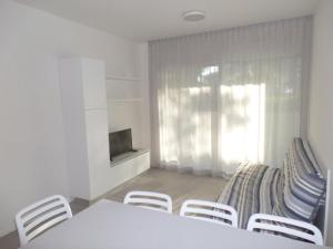 Two-room flat in a residence with pool and hot tub