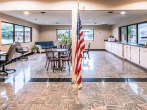 Studios and Suites 4 Less Emporia