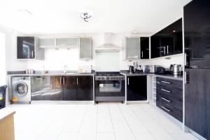 6 Bed Hse Perfect for Contractors & Large Groups