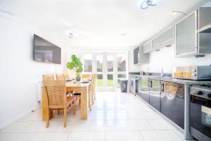 6 Bed Hse Perfect for Contractors & Large Groups