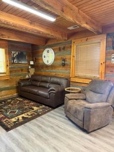 Lookout Mtn cabin with a view