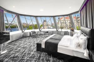 Dancing House hotel - Tančící dům
