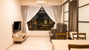 JQ Tropical Coastal Retreat