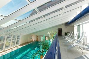 Trafalgar 325