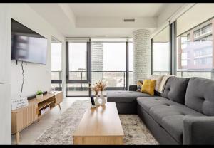Toronto 2BR Condo with Lake & CN Tower Views & Free Parking