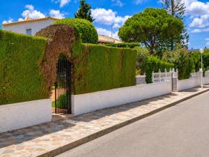 House with Garden Beach