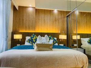 CAI,s Suite near Mnla bay,Airport & Pool access