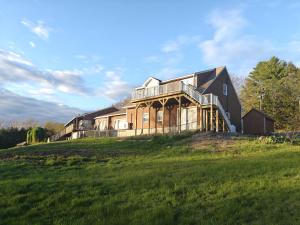 Beautiful Bridgton Apartment