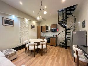 Urban Flat 21 - Chaplin Atelier in central Paris