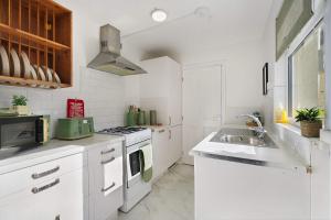 Elegant 4BR Luxury Residence on Houghton Street
