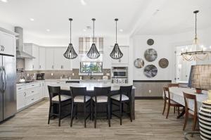 Luxury 5BR Home w Private Pool & Lake Views Legacy 5-Star Home PCBV