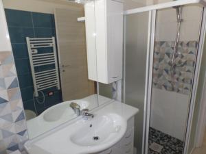 Modern and equipped villa with enclosed garden