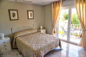 Villa Camaleão with Waterfall Pool by LovelyStay