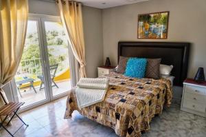 Villa Camaleão with Waterfall Pool by LovelyStay