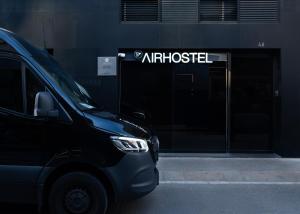 Airhostel Barcelona Airport 24h