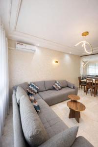 premium verblijf TNG 1min from train station -parking-wifi 2bdr 2bath