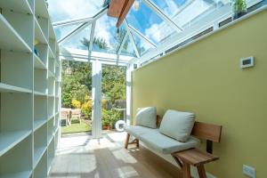 Spacious Art House with Garden