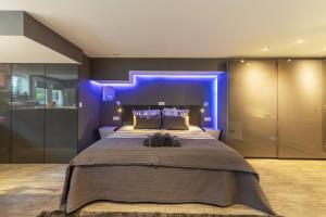 The Orange Canals Suite