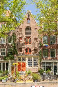 The Orange Canals Suite