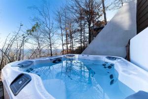 Le Meridien de Charlevoix 35: River View & Hot Tub