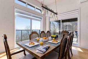 Le Meridien de Charlevoix 35: River View & Hot Tub