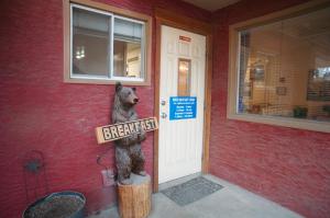 EasyStay Inn & Suites Fernie