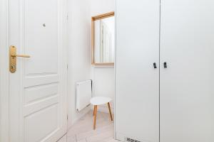 Designer Touch 2-bedroom in Picturesque Area