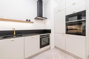 Designer Touch 2-bedroom in Picturesque Area