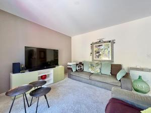 Villa en pleine nature, piscine, jardin et parking