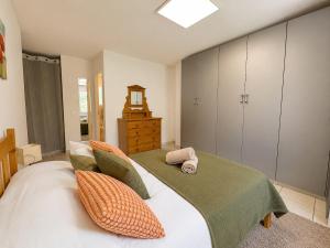 Villa en pleine nature, piscine, jardin et parking