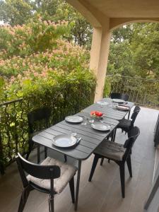 Villa with Forest, Pool, Air Conditioning and Large Garden